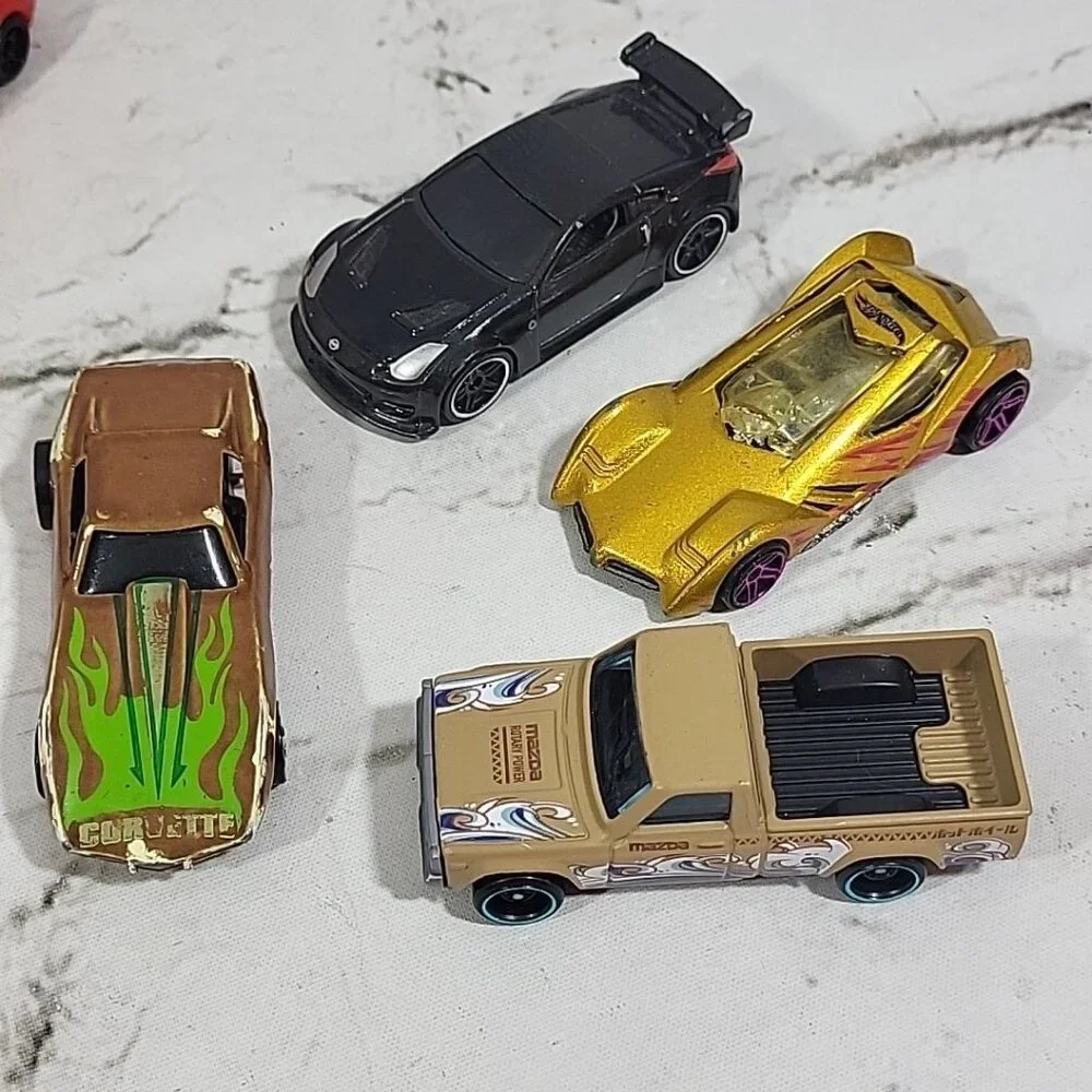 Hot Wheels Lot Of 33 Race Cars Hot Rods Trucks Die-Cast Vehicles Rolling Figures